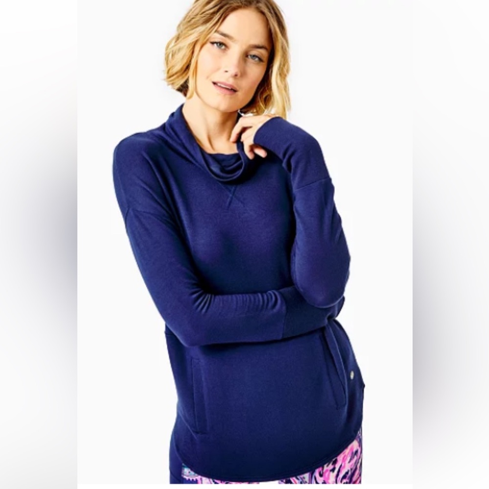 Lilly Pulitzer Luxletic Makaylie Pullover in true navy size medium